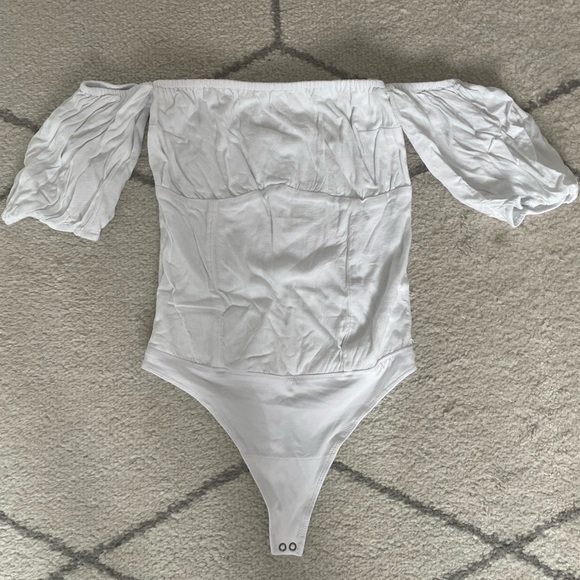 Abercrombie & Fitch Off-The-Shoulder Bodysuit - Picture 1 of 3